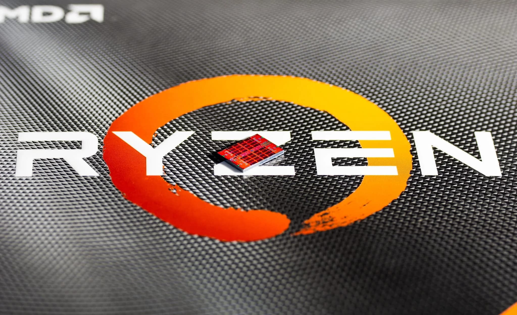 Photos of the naked die of the new 7nm Ryzen 5 3600 processor have been published