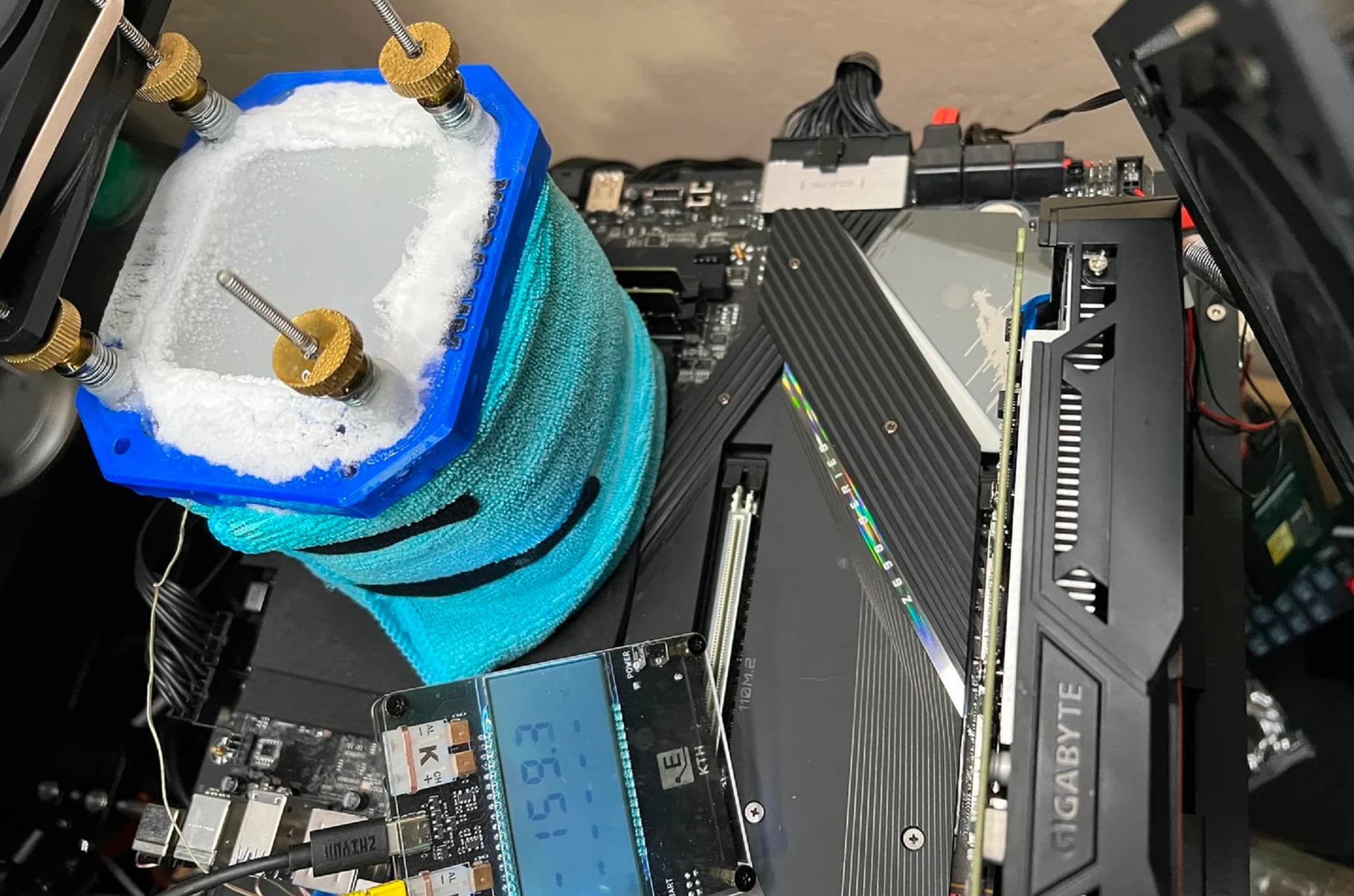 Antitux hits 6528 MHz with Core i9-12900KF, claims y-cruncher - Pi-1b world record