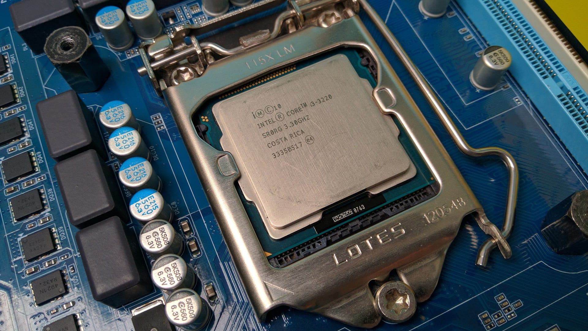 3220 сокет. Процессор Intel i3 память. Intel Core i3-3220. Сокет процессора i3 4610. I3 3220 сокет.